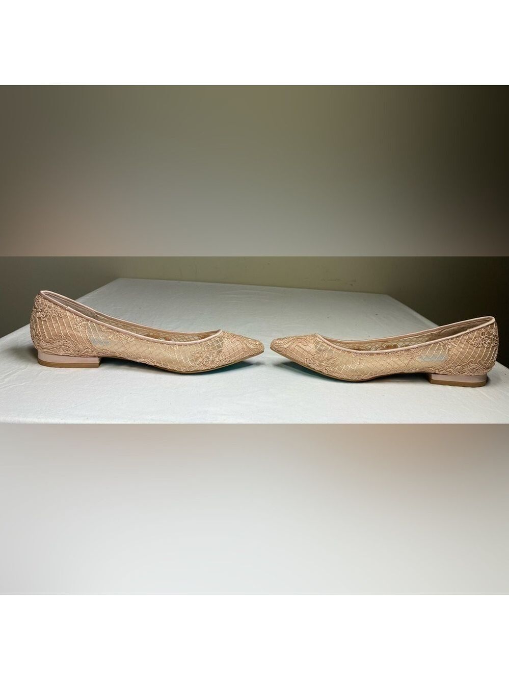 Betsey Johnson Nude Lace Pointy Toed Flats 8 NWT